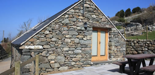 beudy gwenoliaid patio